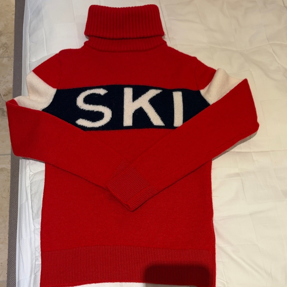 VGUC Perfect Moment turtleneck wool sweater. Size XS.